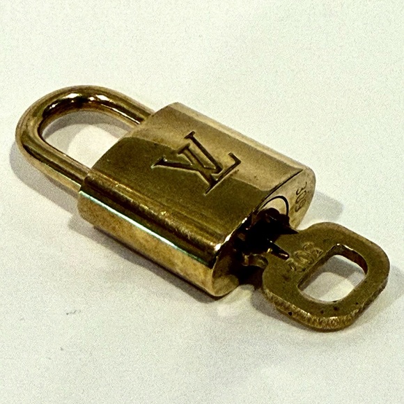 Louis Vuitton Lock and Key #309 - Picture 4 of 9